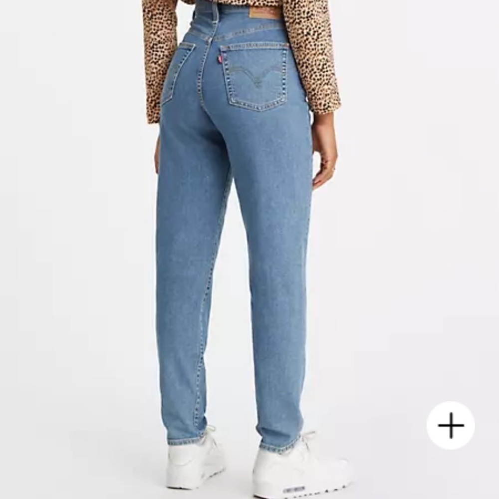 Levi’s Wedgie High Waisted, Snug though hip and thigh, Tapered leg.